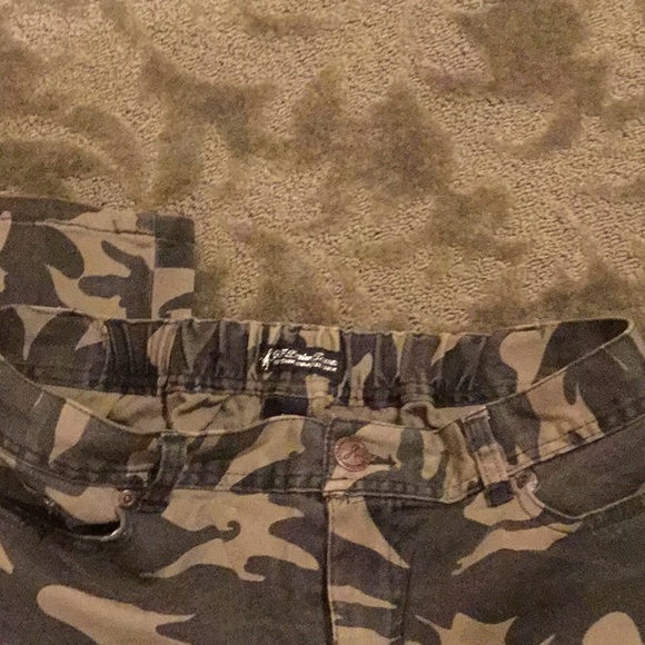 Jeans - Picture 4 of 4